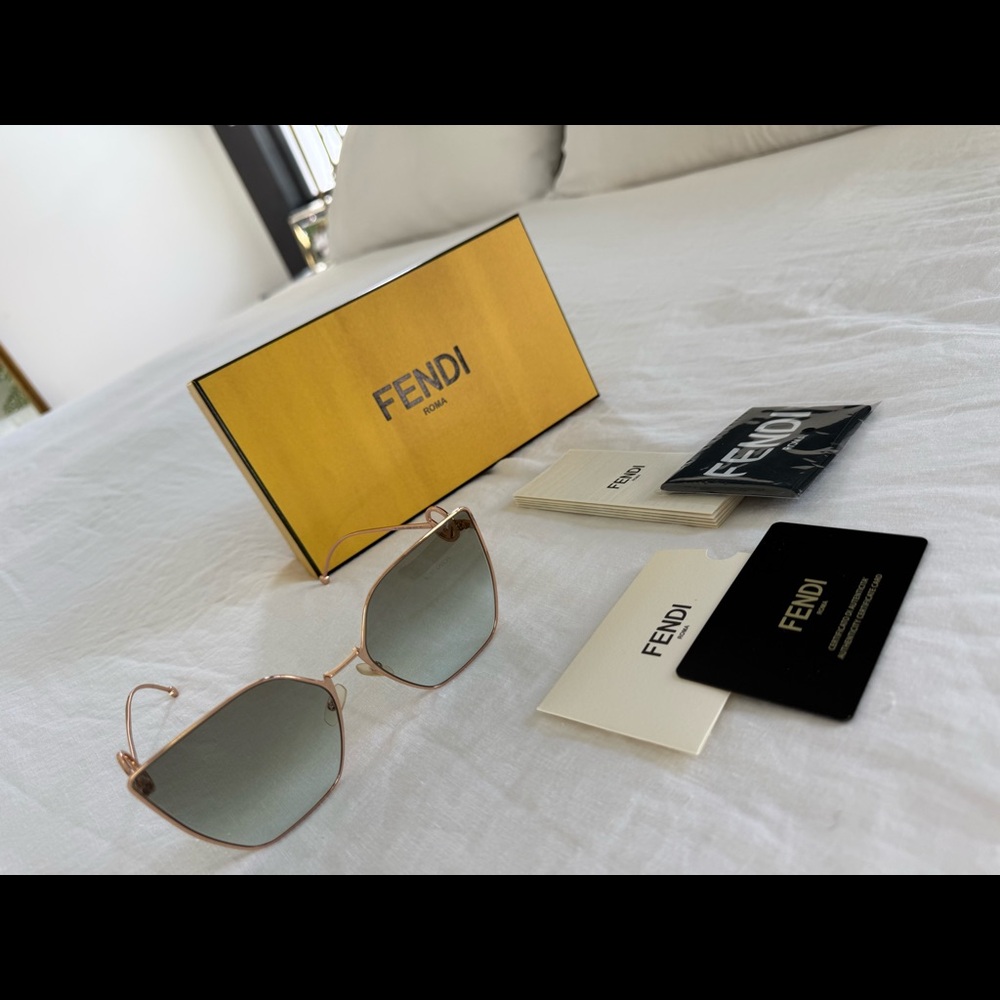 Metal F is Fendi Sunglasses FF 0323/S Rose Gold. Only worn a few times - Picture 8 of 9